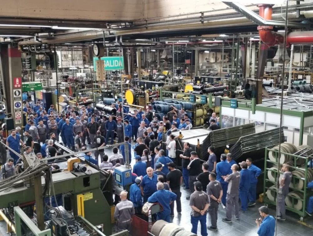 Madanes Quintanilla asegura que el 70% de los trabajadores de FATE se desvincularon y que ya no tiene personal para operar una f�brica de neum�ticos