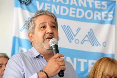 Lucho Cejas asumi� en Viajantes en medio de un clima de preocupaci�n: �Est� herida la columna vertebral de nuestro gremio�, dijo y llamo a �resistir en las calles y en las empresas�