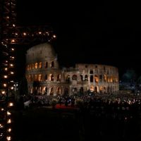 V�a Crucis: Cristo anula el mal con el amor. Quien abusa del poder responder� a Dios