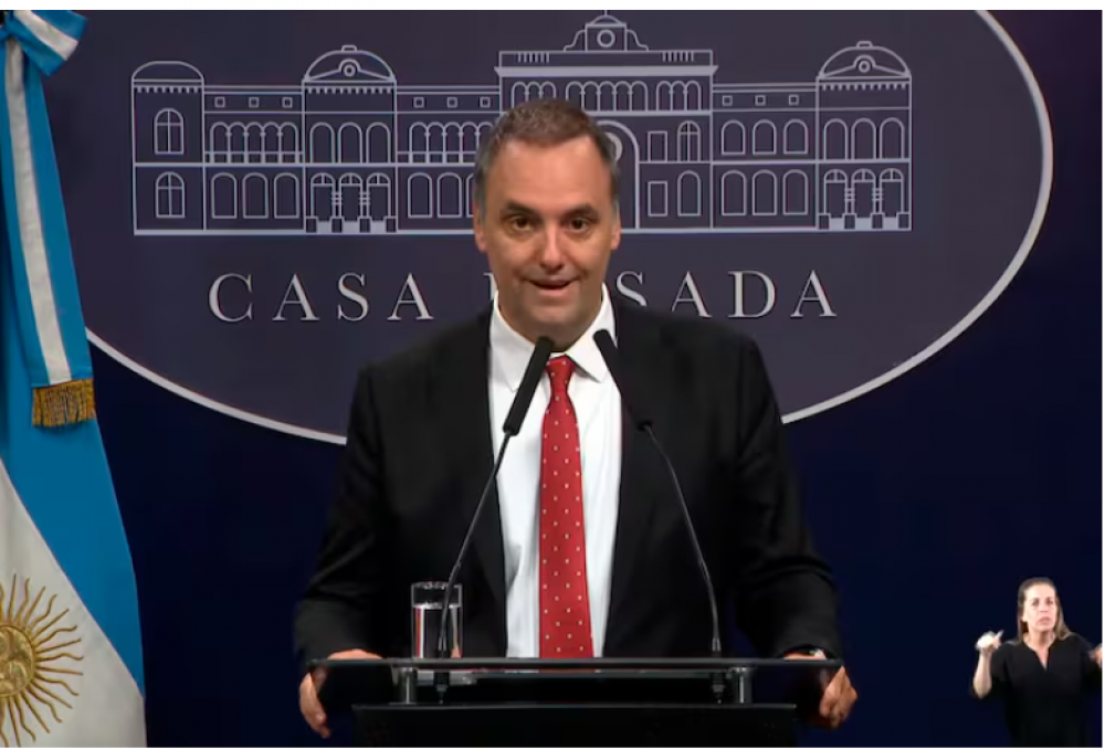 La lista de los vuelos de Adorni, por los aires