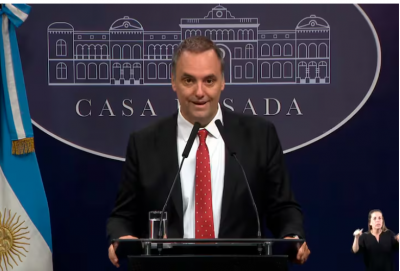 La lista de los vuelos de Adorni, por los aires