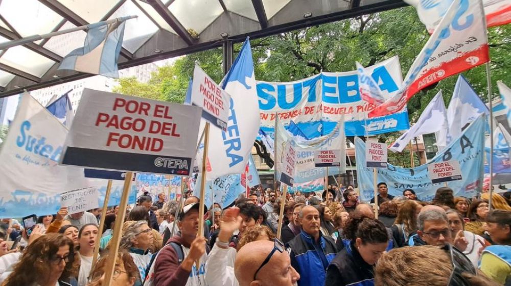 Docentes se movilizaron y denuncian una paritaria a la baja: reclaman la devoluci�n del FONID y m�s presupuesto