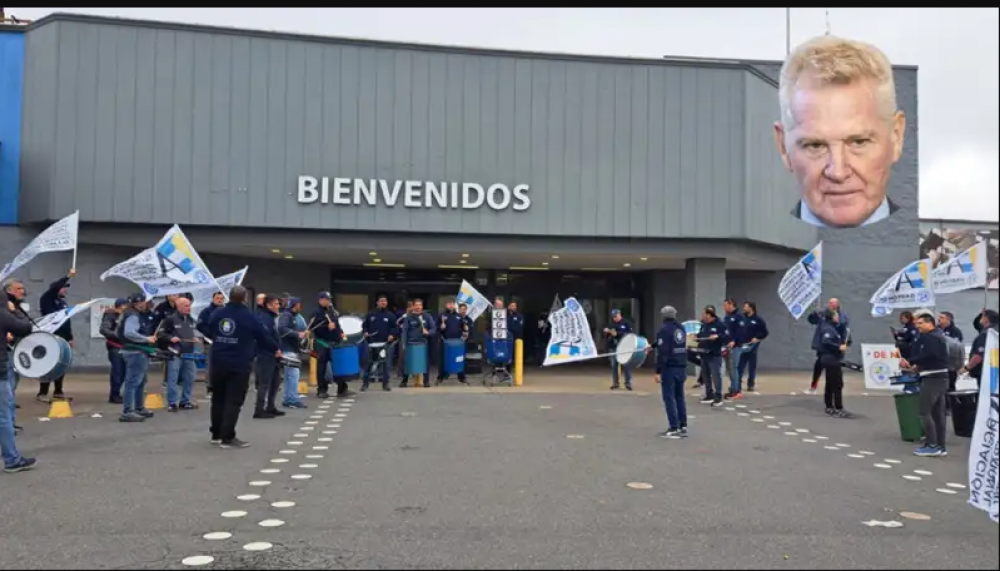 Tras la frustrada compra de Carrefour, se agudiza el conflicto de De Narv�ez con jer�rquicos de comercio: protesta en ChangoM�s y plan de lucha