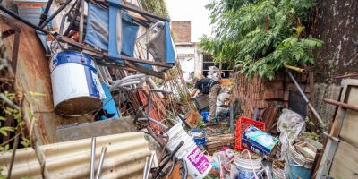 La Unidad de Riesgo Sanitario extrajo 213 toneladas de residuos en una casa abandonada en pleno barrio San Mart�n