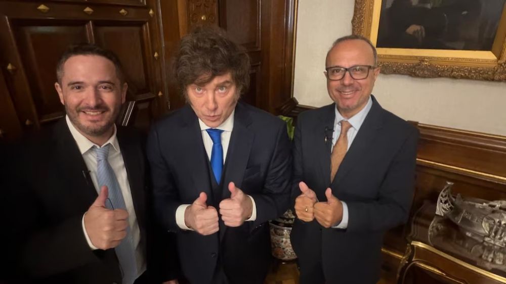 Javier Milei volvi� a respaldar a Manuel Adorni y explic� por qu� no avanza a la dolarizaci�n