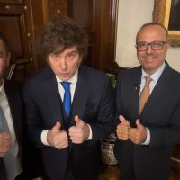 Javier Milei volvi� a respaldar a Manuel Adorni y explic� por qu� no avanza a la dolarizaci�n