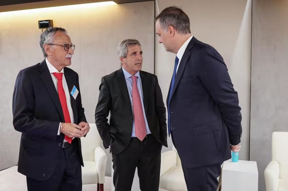 Mario Lugones y Luis Caputo se reunieron en medio de los reclamos por las deudas del PAMI con prestadoras