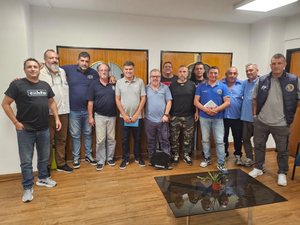 Delegados de la UTA de Roberto Fern�ndez y Metrodelegados se sumaron al Frente de Sindicatos Unidos que empieza a consolidarse como polo de atracci�n opositor