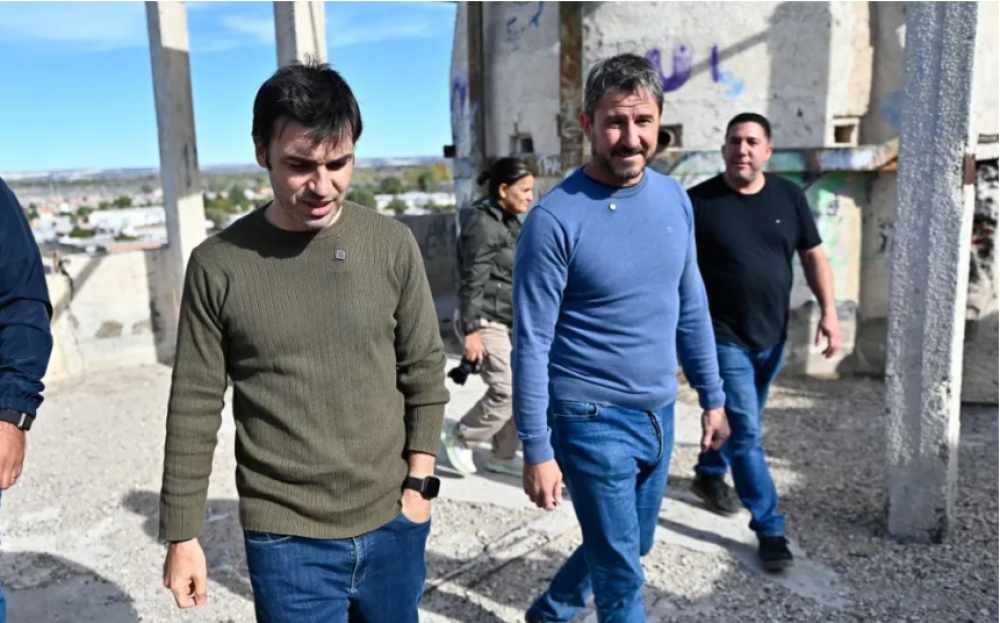 Torres y Merino recorrieron el barrio Corradi: confirmaron la demolici�n de la calera