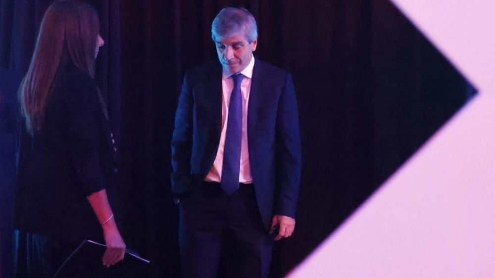 Intendentes se movilizan a la puerta de Econom�a para reclamarle a Caputo fondos que no destin� a obras