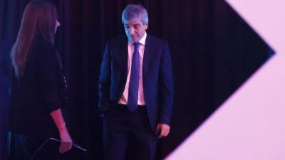 Intendentes se movilizan a la puerta de Econom�a para reclamarle a Caputo fondos que no destin� a obras