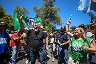 Con el desmantelamiento del INTI, el Gobierno amenaza despedir a unos 700 t�cnicos y profesionales y busca otorgar negocios a privados