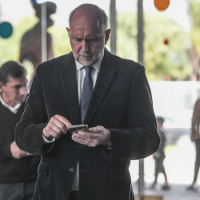 Perotti encarg� una encuesta para definir si vuelve a ser candidato a gobernador