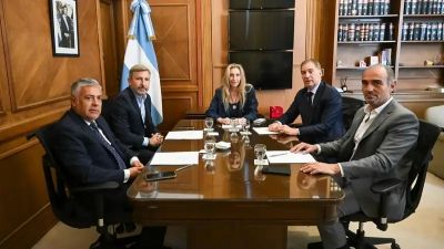 Con intendentes en protesta, el Gobierno busc� fotos con gobernadores aliados