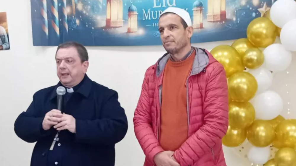 Un im�n expone el islam en una iglesia de Italia con el apoyo del obispo