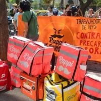 Repartidores de aplicaciones de delivery de C�rdoba para y movilizan contra la precarizaci�n laboral