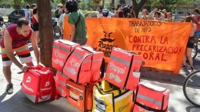 Repartidores de aplicaciones de delivery de C�rdoba para y movilizan contra la precarizaci�n laboral
