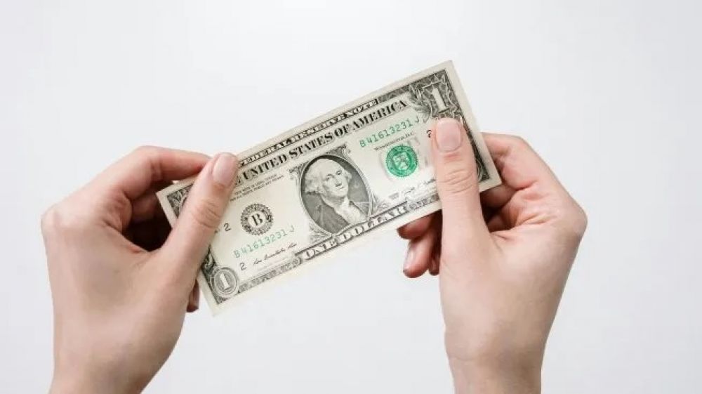 El d�lar no encuentra piso y el mercado mira la brecha con el techo de la banda cambiaria ante la llegada de la cosecha