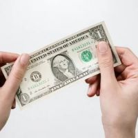 El d�lar no encuentra piso y el mercado mira la brecha con el techo de la banda cambiaria ante la llegada de la cosecha