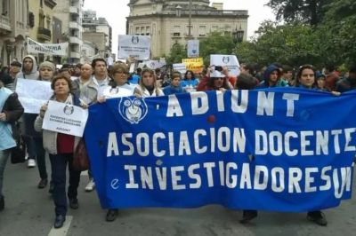 ADIUNT manifest� su rechazo al decreto provincial de las fuerzas en las escuelas