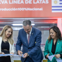 Coca-Cola FEMSA empieza a enlatar en Uruguay y sustituye importaciones desde Argentina
