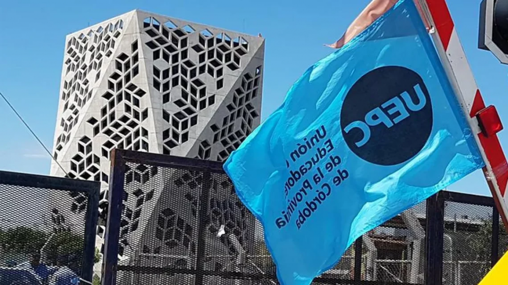 El gremio docente cordob�s denunci� penalmente al gobernador Mart�n Llaryora por represi�n e infiltraci�n ilegal de su organizaci�n