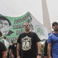 Estatales denuncian salarios congelados y movilizan al Ministerio de Desregulaci�n en rechazo al ajuste