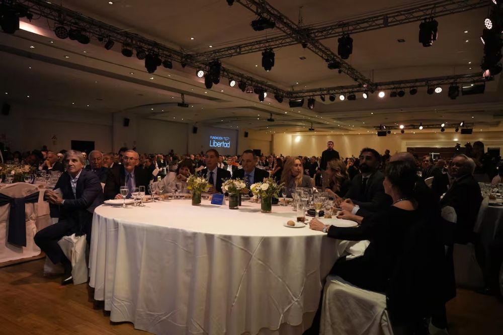 En un clima de frialdad, Milei y Macri volvieron a compartir un �mbito pol�tico luego de seis meses, pero no se saludaron