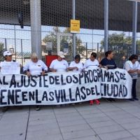 El Gobierno porte�o despidi� a 5.000 trabajadores de �Veredas Limpias�, en su mayor�a jefas de hogar, y elimin� 88 convenios en barrios populares