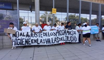 El Gobierno porte�o despidi� a 5.000 trabajadores de �Veredas Limpias�, en su mayor�a jefas de hogar, y elimin� 88 convenios en barrios populares