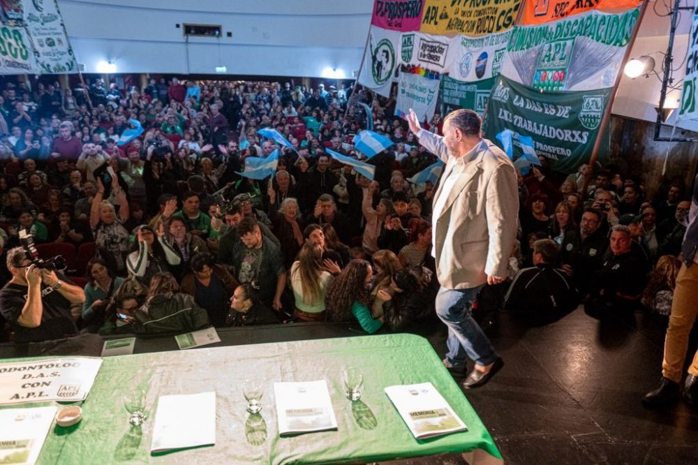 Norberto Di Pr�spero le meti� presi�n a Menem y Villarruel por paritarias libres