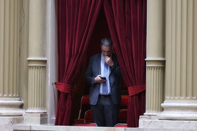 Manuel Adorni se enfrenta al interrogatorio de Diputados con el apoyo de Milei y la militancia libertaria