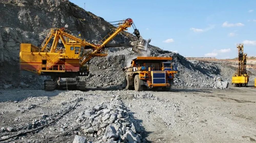 Empresas mineras advierten: sin rutas ni trenes, el sector avanza 