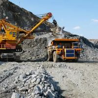 Empresas mineras advierten: sin rutas ni trenes, el sector avanza 