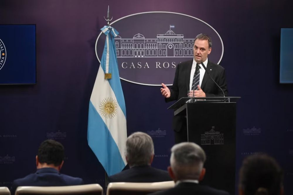 Las 4 preguntas clave que contest� Adorni al Congreso sobre su patrimonio, los viajes y el v�nculo con Marcelo Grandio