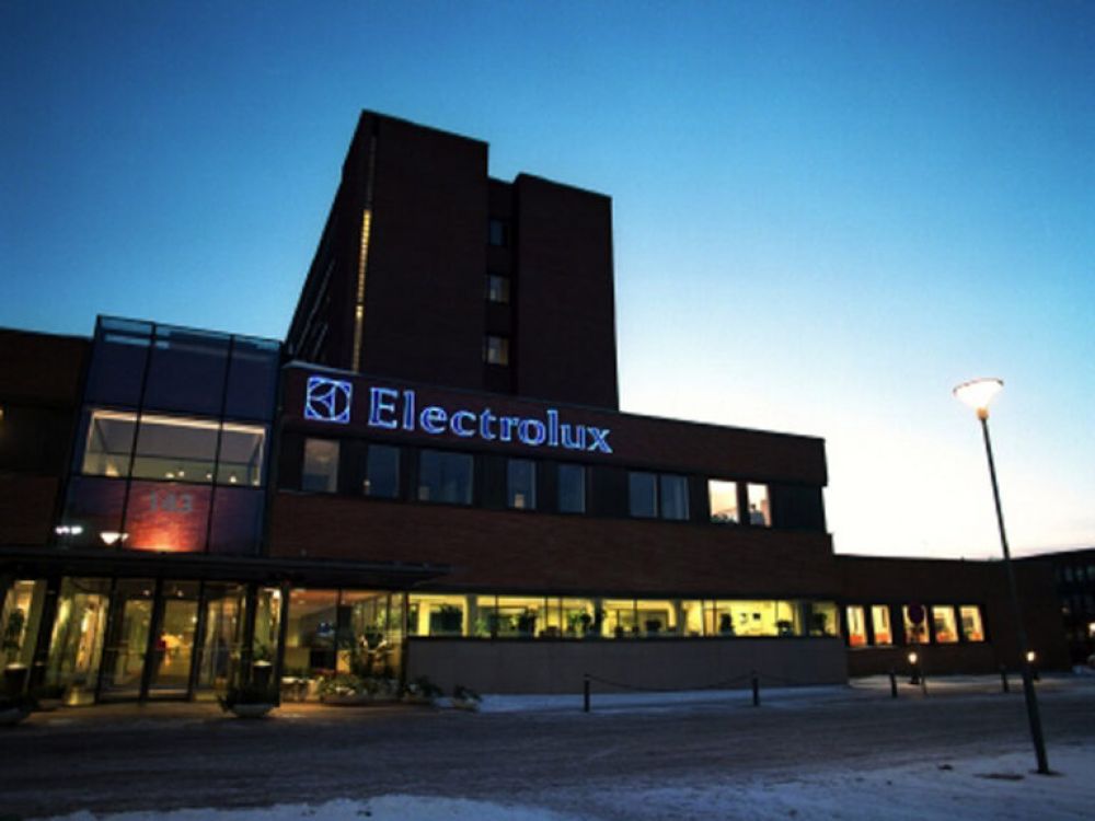 Electrolux confirm� que deja de producir heladeras y recortar� otros 80 empleos: �Los trabajadores est�n asustados por la reforma laboral�