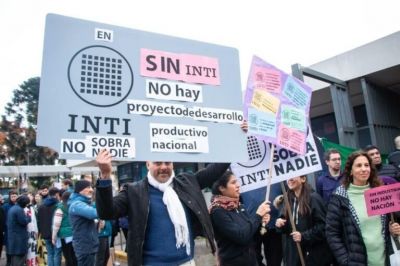 El Gobierno quiere pasar a la ofensiva y denunciar� a la junta interna de ATE-INTI por �retenci�n forzada� de autoridades del organismo