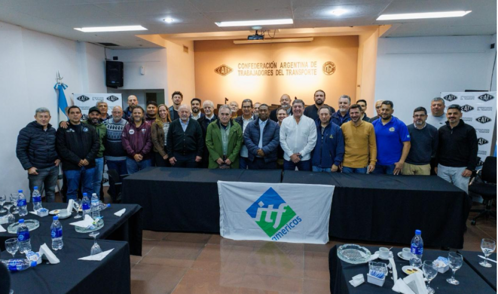 En un encuentro con dirigentes nacionales e internacionales, la CATT pidi� una estrategia com�n para enfrentar las pol�ticas del transporte del Gobierno