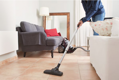 El Gobierno volvi� a fijar los nuevos aumentos para trabajadoras de casas particulares por debajo de la inflaci�n