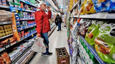 Aumenta el peso de los gastos fijos sobre los salarios y al 90% de los hogares argentinos les quedan menos de $60.000 diarios