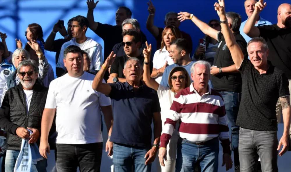 Mientras la CGT no tiene fecha de paro, el nuevo frente combativo le mete presi�n con gremios del transporte