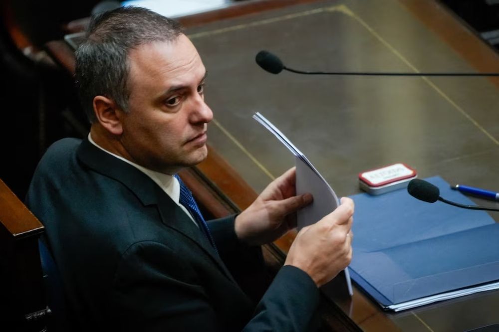 El Gobierno refuta las acusaciones contra Adorni, pero no logra dejar atr�s el caso y afecta a la gesti�n