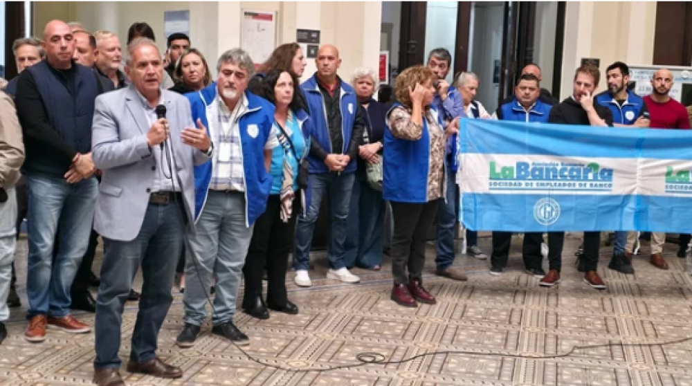 La Bancaria lanza un nuevo paro nacional contra despidos en el BCRA y el Banco Hipotecario