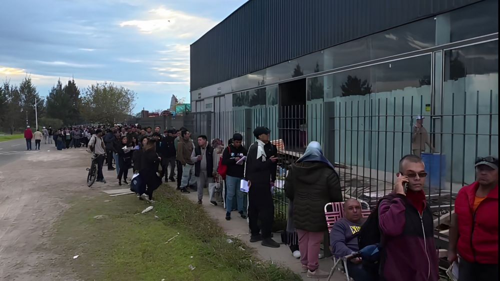 M�s de 4.000 personas hicieron 13 cuadras de fila para buscar trabajo en una carnicer�a mayorista de Moreno