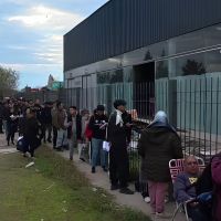M�s de 4.000 personas hicieron 13 cuadras de fila para buscar trabajo en una carnicer�a mayorista de Moreno