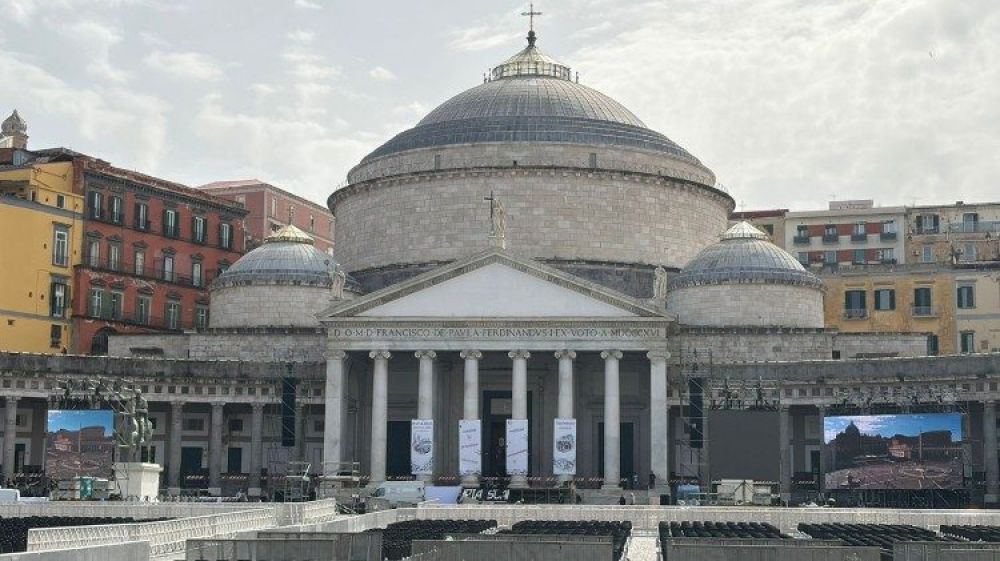 N�poles espera al Papa para mostrar el �rostro mejor� de la acogida