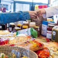 Trabajar m�s, comer menos: c�mo la ca�da del consumo golpea a los trabajadores invisibilizados