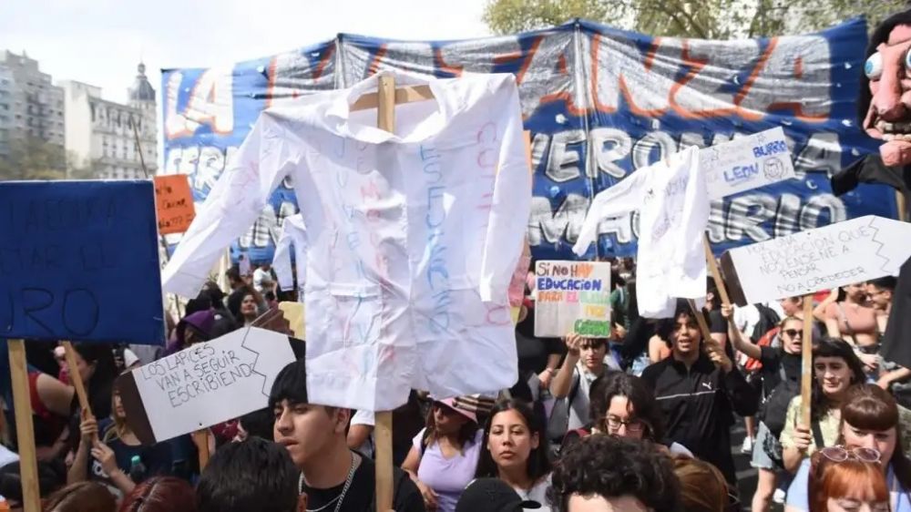Desaf�o a la marcha universitaria: el Gobierno recort� ayer m�s de 100 mil millones en ciencia y educaci�n