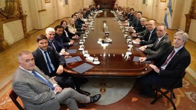Los gobernadores pierden otro bill�n de pesos con el nuevo ajuste de Milei y Adorni