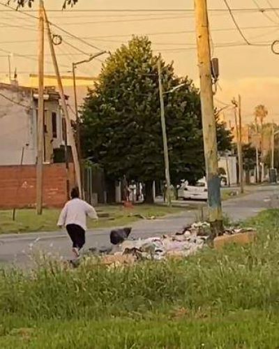 Crece el malestar por los vuelcos de basura y hasta denunciaron a ABSA